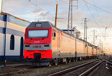 Завод «Уральские локомотивы» отправил в Казахстан новую партию электровозов переменного тока 2ЭС7